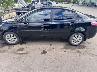 2012 Kia Rio 4-speed III, чёрный, 700000 рублей, вид 4