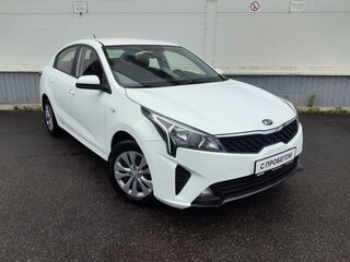 2020 Kia Rio IV Рестайлинг, белый, 1580000 рублей, вид 4
