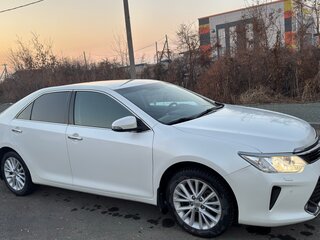 2015 Toyota Camry VII (XV50) Рестайлинг, белый, 2450000 рублей, вид 3