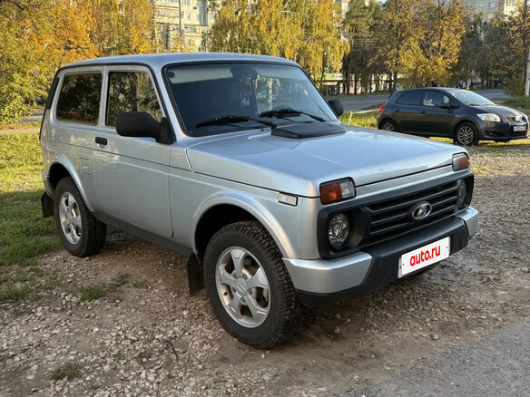 2017 Lada (ВАЗ) 2121 (4x4) Urban I Рестайлинг, серебристый, 530000 рублей - вид 2