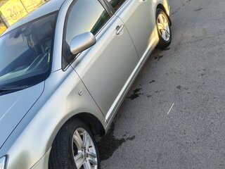 2005 Toyota Avensis II, серебристый, 680000 рублей, вид 2