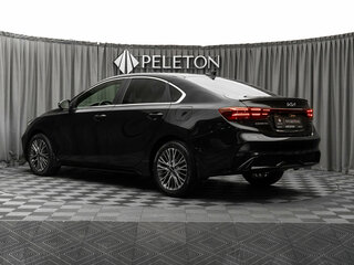 2022 Kia Cerato IV Рестайлинг, чёрный, 2335000 рублей, вид 4