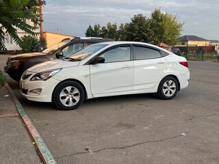 2015 Hyundai Solaris I Рестайлинг, белый, 490000 рублей, вид 1