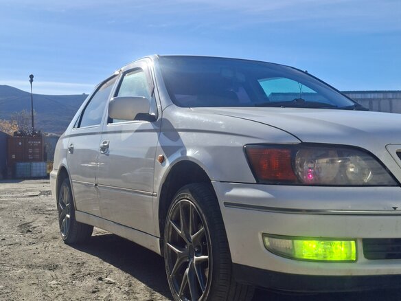 1999 Toyota Vista V (V50), белый, 500000 рублей