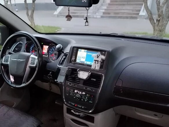 2011 Chrysler Town & Country V Рестайлинг, чёрный, 1500000 рублей - вид 8