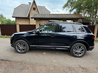 2016 Volkswagen Touareg II Рестайлинг, синий, 3200000 рублей, вид 4