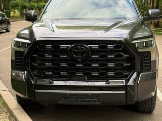 2023 Toyota Tundra CrewMax III, серый, 7500000 рублей, вид 2