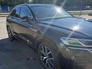 2019 Volkswagen Touareg III, чёрный, 4600000 рублей, вид 2