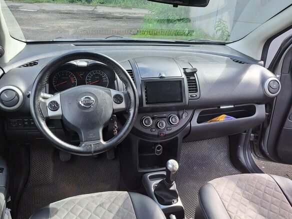 2011 Nissan Note I Рестайлинг, серый, 550000 рублей - вид 5