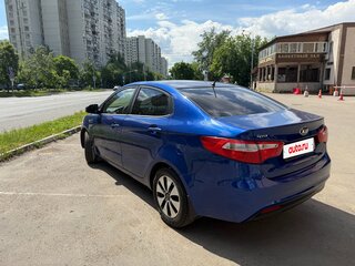 2013 Kia Rio 5-speed III, синий, 850000 рублей, вид 5
