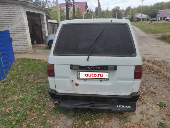 1988 Toyota Lite Ace III, белый, 300000 рублей - вид 1