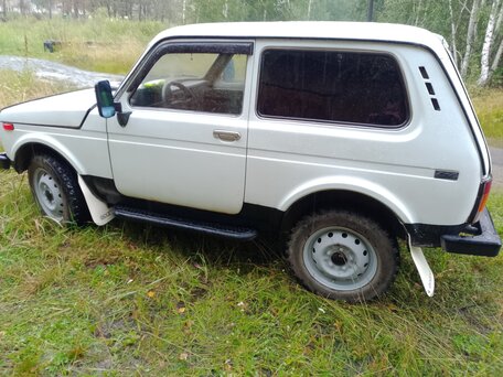 2000 Lada (ВАЗ) 2121 (4x4) I Рестайлинг, белый, 220000 рублей, вид 3