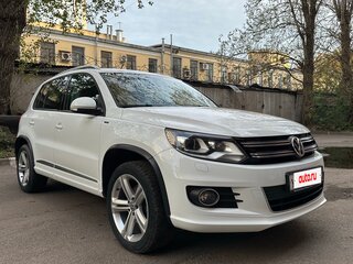 2016 Volkswagen Tiguan I Рестайлинг, белый, 1600000 рублей, вид 2