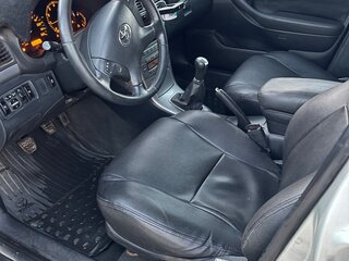 2008 Toyota Avensis II Рестайлинг, серебристый, 900000 рублей, вид 4