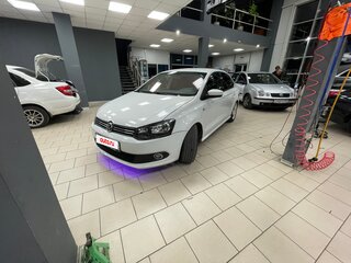2014 Volkswagen Polo V, белый, 620000 рублей, вид 3