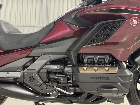 2025 Honda GL 1800 Gold Wing, красный, 3400000 рублей - вид 11