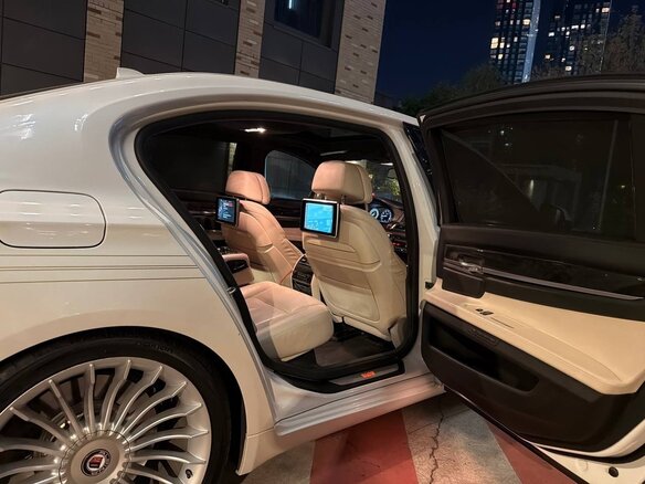2012 BMW 7 серии 750i xDrive V (F01/F02/F04) Рестайлинг, белый, 1650000 рублей - вид 6