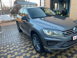 2017 Volkswagen Touareg II Рестайлинг, серый, 4000000 рублей, вид 3