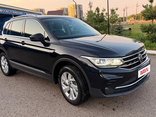 2021 Volkswagen Tiguan II Рестайлинг, чёрный, 3700000 рублей, вид 2