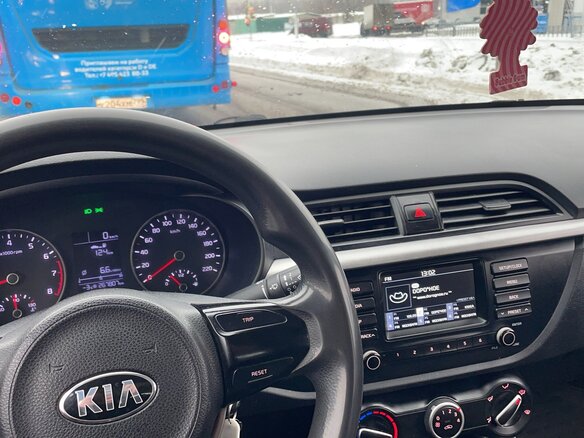 2017 Kia Rio IV, синий, 630000 рублей - вид 4