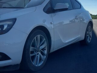 2013 Opel Astra GTC J Рестайлинг, белый, 750000 рублей, вид 1