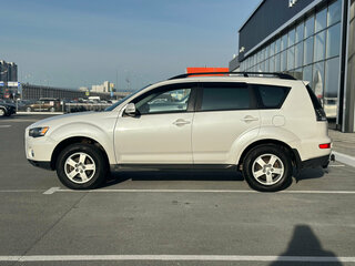 2010 Mitsubishi Outlander II Рестайлинг, белый, 850000 рублей, вид 5