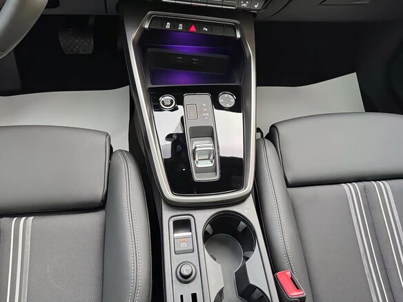 2023 Audi A3 Sportback 35 TFSI IV (8Y), зелёный, 2220000 рублей - вид 11