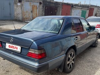1991 Mercedes-Benz W124 230, синий, 320000 рублей, вид 2