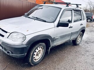 2013 Chevrolet Niva I Рестайлинг, серебристый, 350000 рублей, вид 1