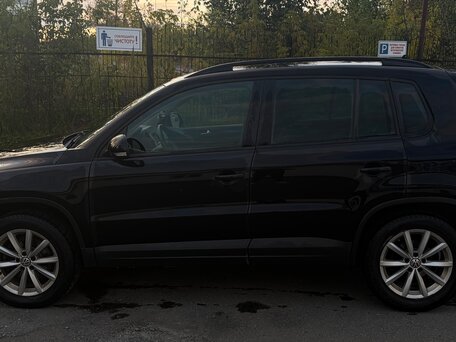 2016 Volkswagen Tiguan I Рестайлинг, чёрный, 1720000 рублей, вид 2