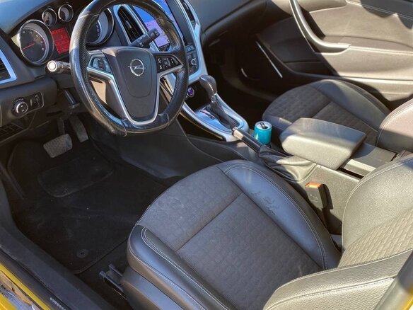 2013 Opel Astra GTC J Рестайлинг, жёлтый, 750000 рублей - вид 5