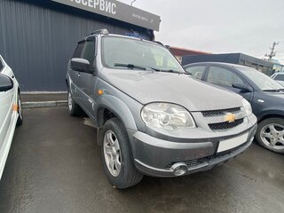 2011 Chevrolet Niva I Рестайлинг, серый, 550000 рублей, вид 3