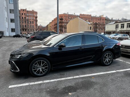 2022 Toyota Camry VIII (XV70) Рестайлинг, чёрный, 3500000 рублей, вид 3