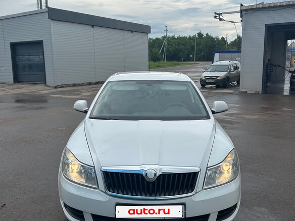 2010 Skoda Octavia II (A5) Рестайлинг, белый, 690000 рублей - вид 1