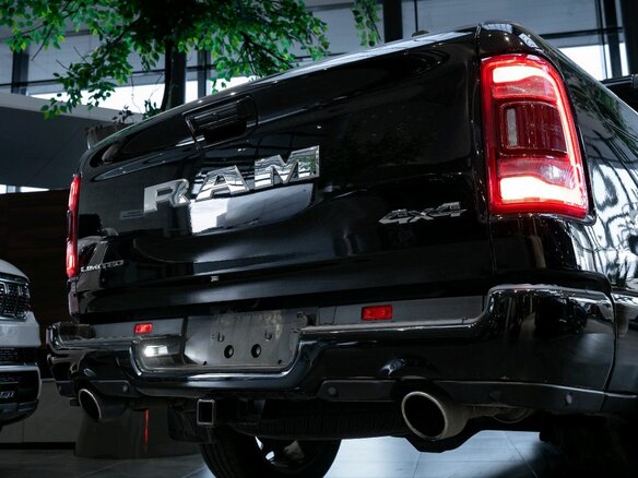 2023 Ram 1500 Crew Cab eTorque V, чёрный, 9500000 рублей - вид 7
