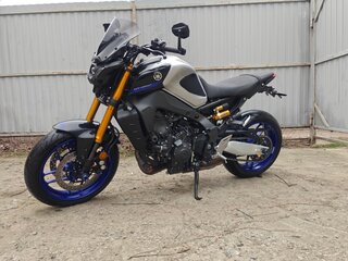 2022 Yamaha MT-09 (FZ-09), серебристый, 1100000 рублей, вид 1