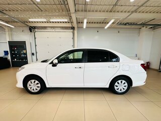 2015 Toyota Corolla Axio XI (E160, E170, E180) Рестайлинг 1, белый, 1139000 рублей, вид 3