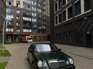 1998 Mercedes-Benz E-Класс 220 II (W210, S210), зелёный, 491000 рублей, вид 1