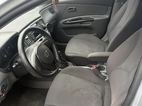 2010 Kia Rio II Рестайлинг, серебристый, 330000 рублей - вид 4