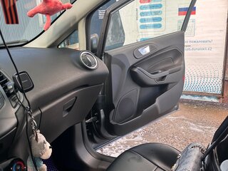 2017 Ford Fiesta Mk6 Рестайлинг, серый, 1200000 рублей, вид 5