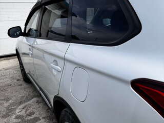 2016 Mitsubishi Outlander III Рестайлинг 2, белый, 1800000 рублей, вид 3