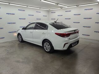 2019 Kia Rio IV, белый, 1194000 рублей, вид 4