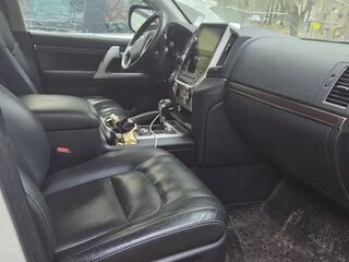 2015 Toyota Land Cruiser 200 Series Рестайлинг 2, белый, 5100000 рублей, вид 5