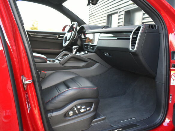 2021 Porsche Cayenne III, красный, 8990000 рублей - вид 15