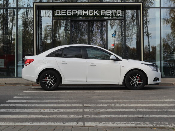 2011 Chevrolet Cruze I, белый, 645000 рублей - вид 3