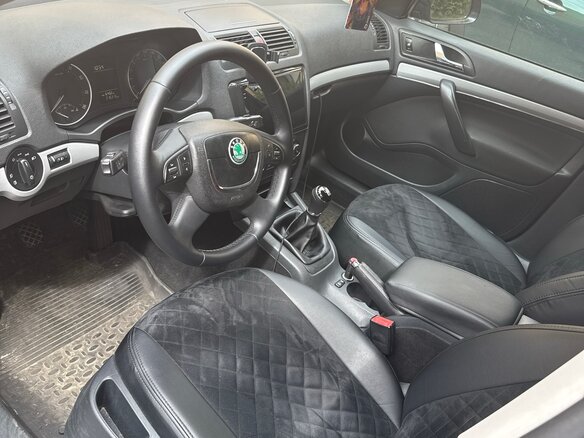 2011 Skoda Octavia II (A5) Рестайлинг, чёрный, 600000 рублей - вид 5