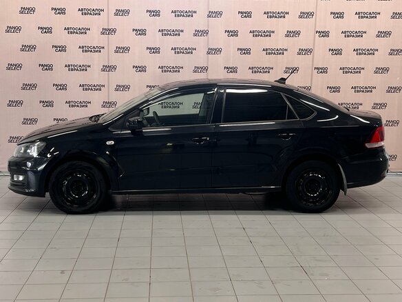 2017 Volkswagen Polo V Рестайлинг, чёрный, 858000 рублей - вид 4
