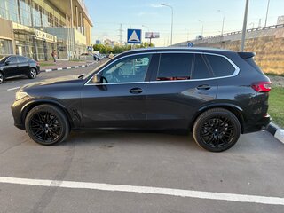 2020 BMW X5 30d IV (G05/G18), серый, 5850000 рублей, вид 4
