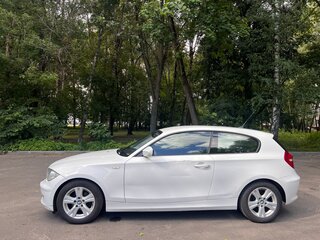 2011 BMW 1 серии 116i I (E81/E82/E87/E88) Рестайлинг, белый, 590000 рублей, вид 2