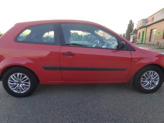 2007 Ford Fiesta Mk5, красный, 399900 рублей, вид 3